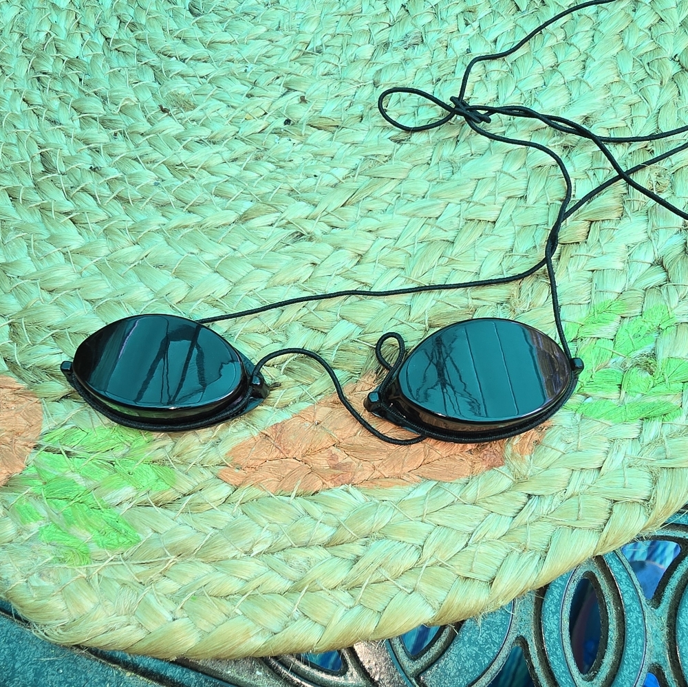 Tanning Goggles - Picture 1 of 2